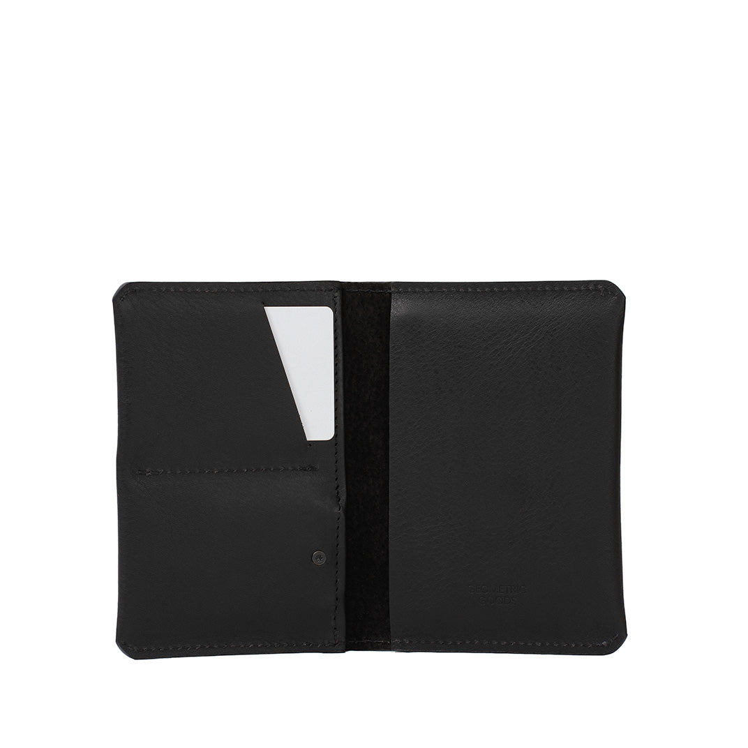 Leather Passport Holder 2.1 compatible with AirTag | RFID Blocking - CAMARABUSSINES