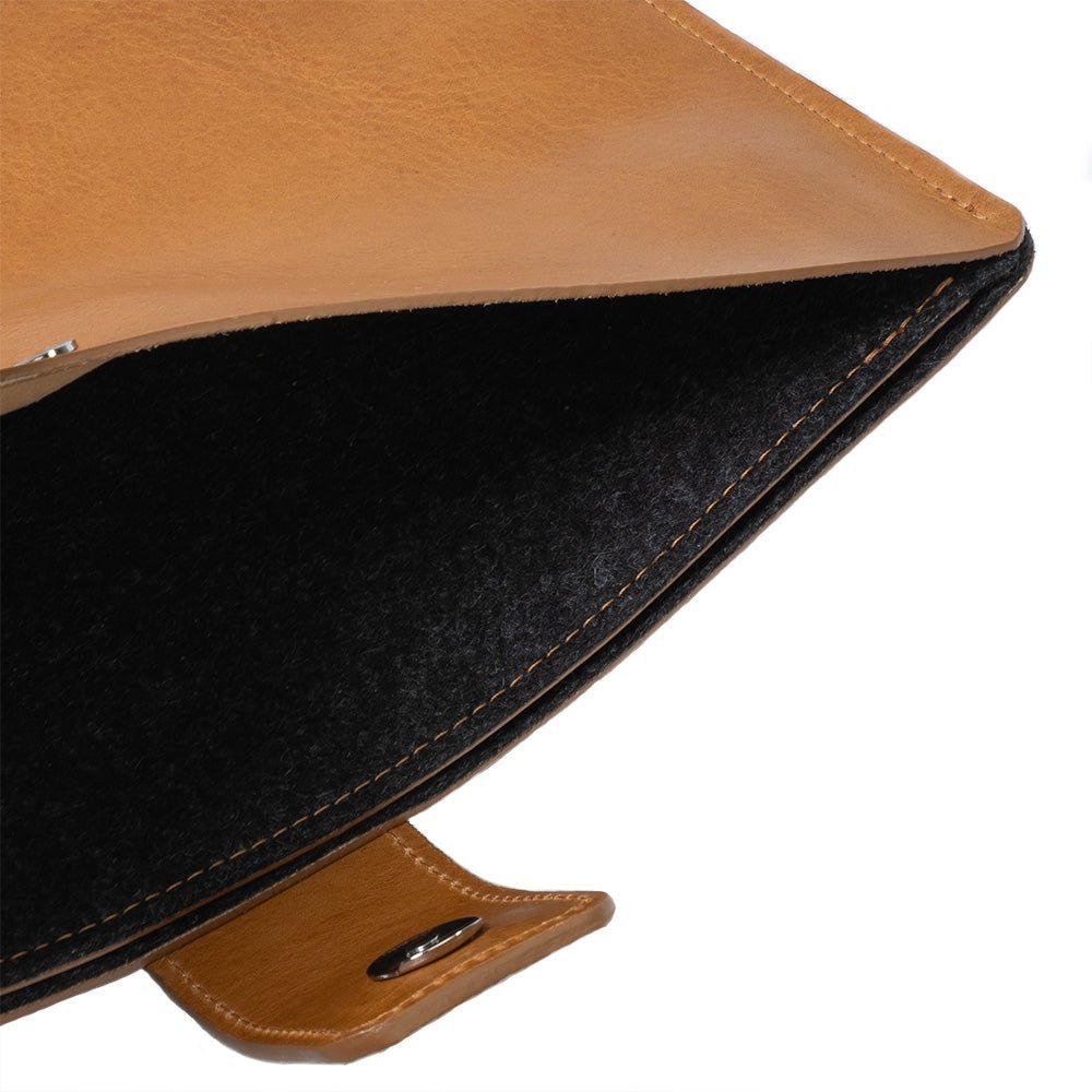 Leather Sleeve for MacBook with zipper pocket - CAMARABUSSINES