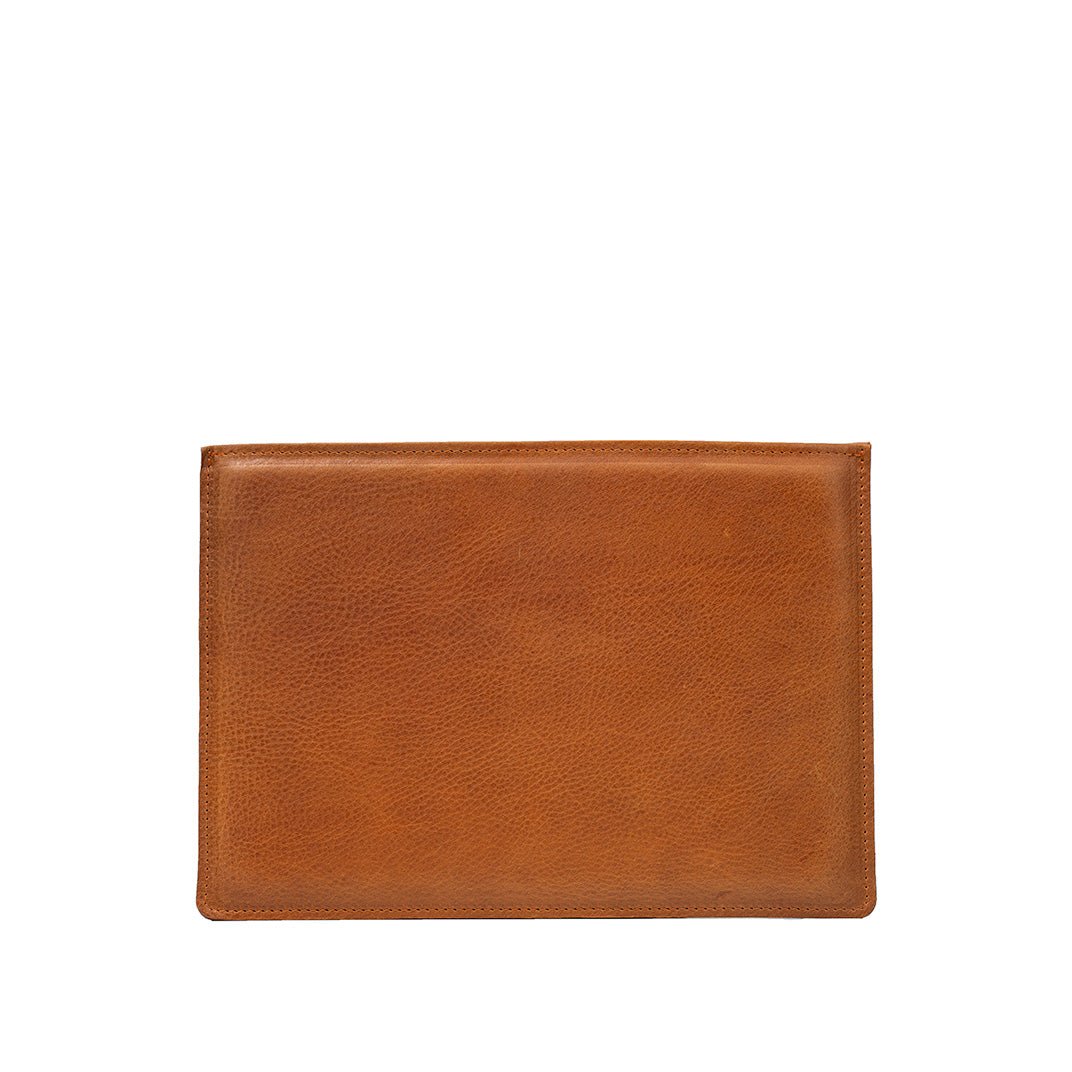 Slim Leather Sleeve for iPad - CAMARABUSSINES